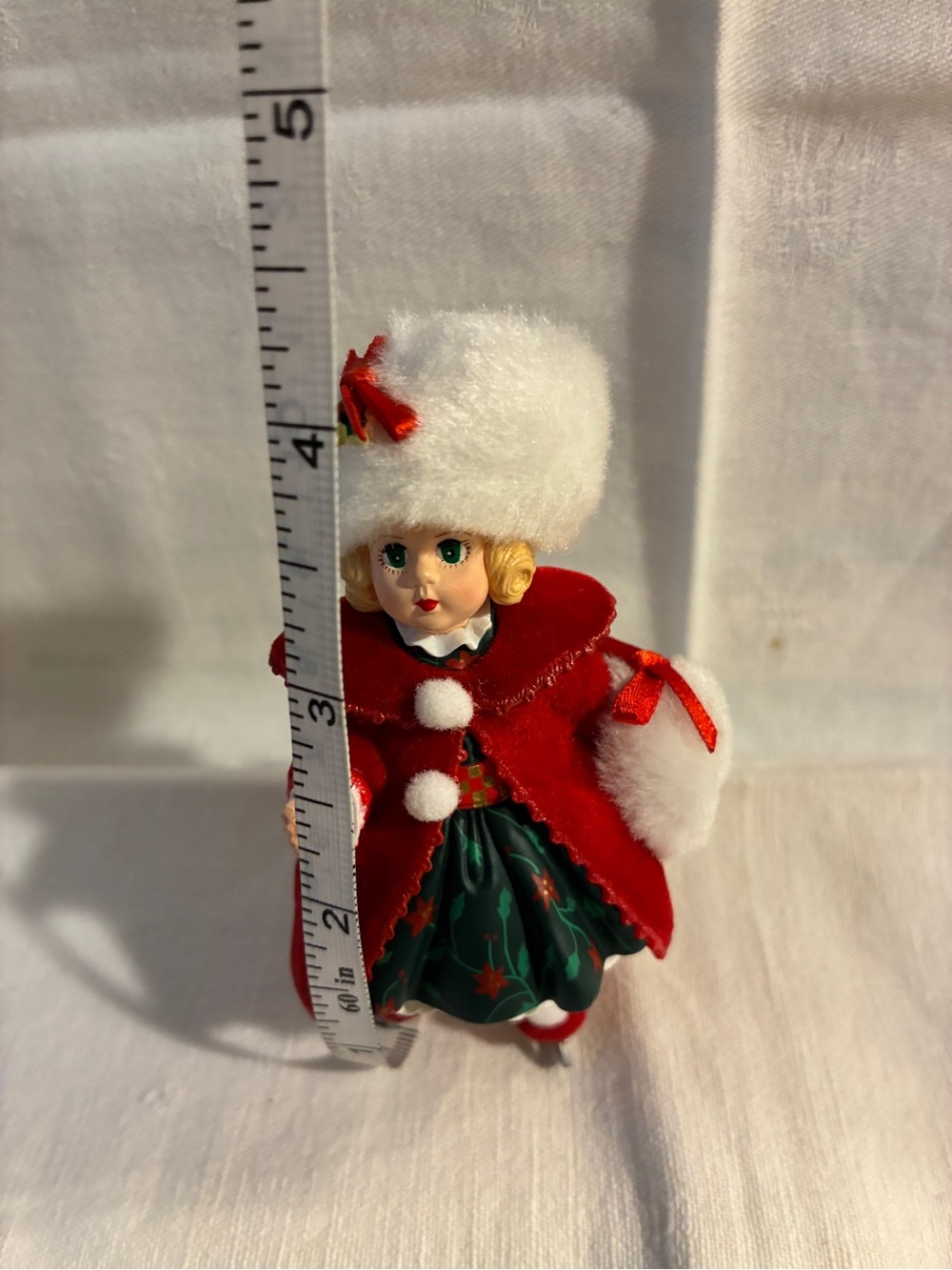 Hallmark Keepsake Christmas Holly Madame Alexander White Fur-Trim Ornament 2000 - Picture 9 of 11